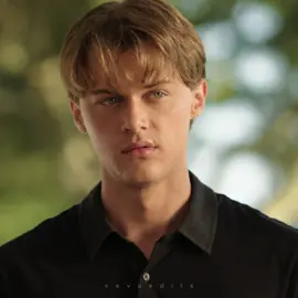 Bring back yearning omg. How was ep 11 btw?? #conradfisher #noahcalhoun #thesummeriturnedpretty #littlewomen #thenotebook #bonrad #tsitp #conradfisheredit 
