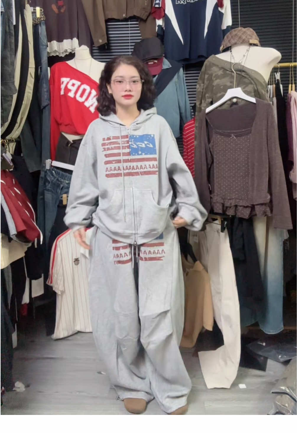 Bộ nỉ hàng chuẩn l1 về đủ 2 màu đen ghi rồi nha