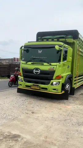 Bialah luko den ubek surang ciek ha🤣🤣#koncogarege #truksitinjaulauik #variasimobiltrukpekanbaru #truk_lintas_sumatra #trukmaniaindonesia @Ombak Variasi @Konco Garage 