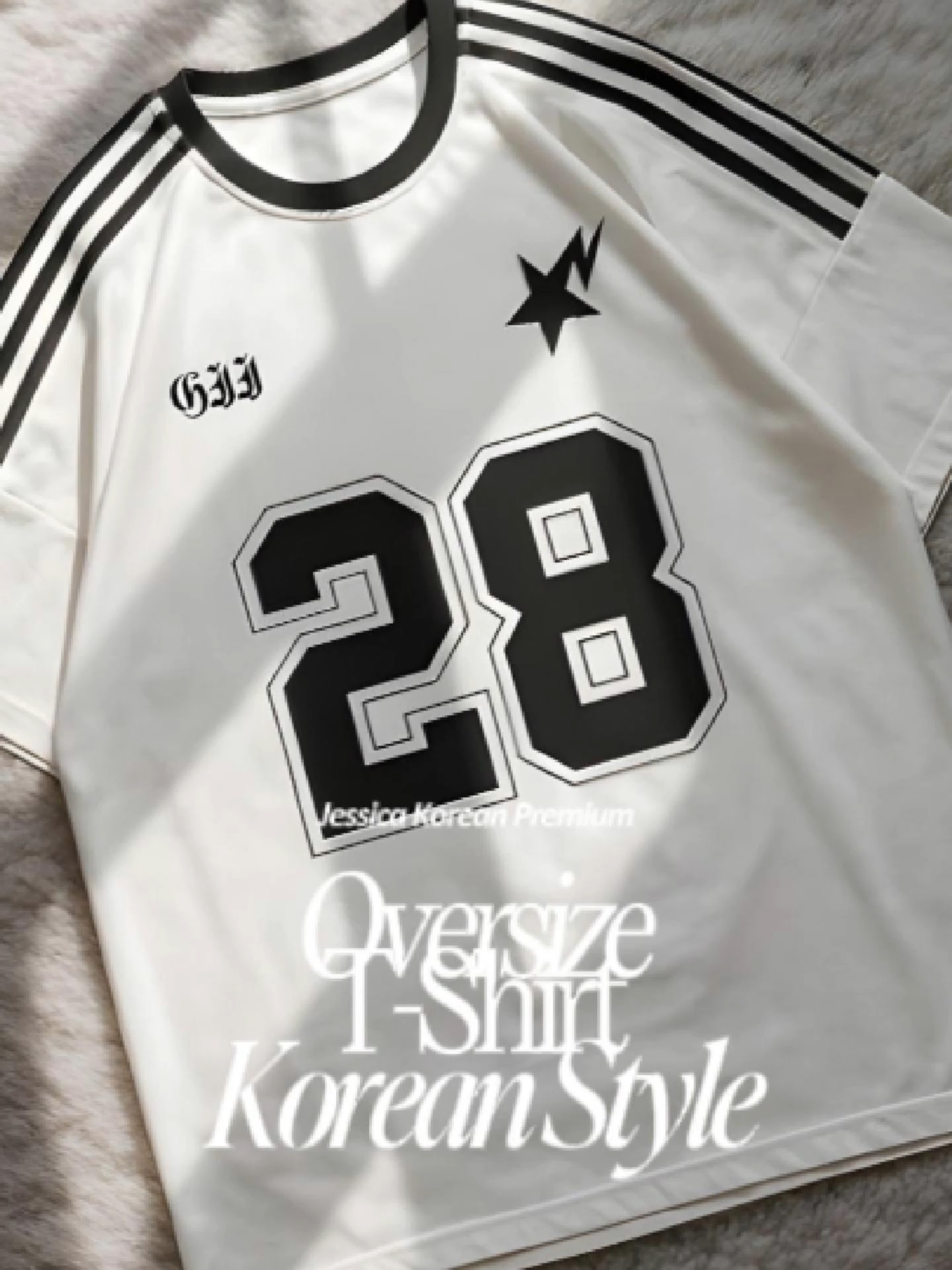 Biar look santai tapi tetap standout 😎 Kaos oversize ini bakal jadi “teman setia” di segala suasana #OOTDReady #kaosoversizemurah #kalcer #gajiansale #kaosoversize #paydaysale