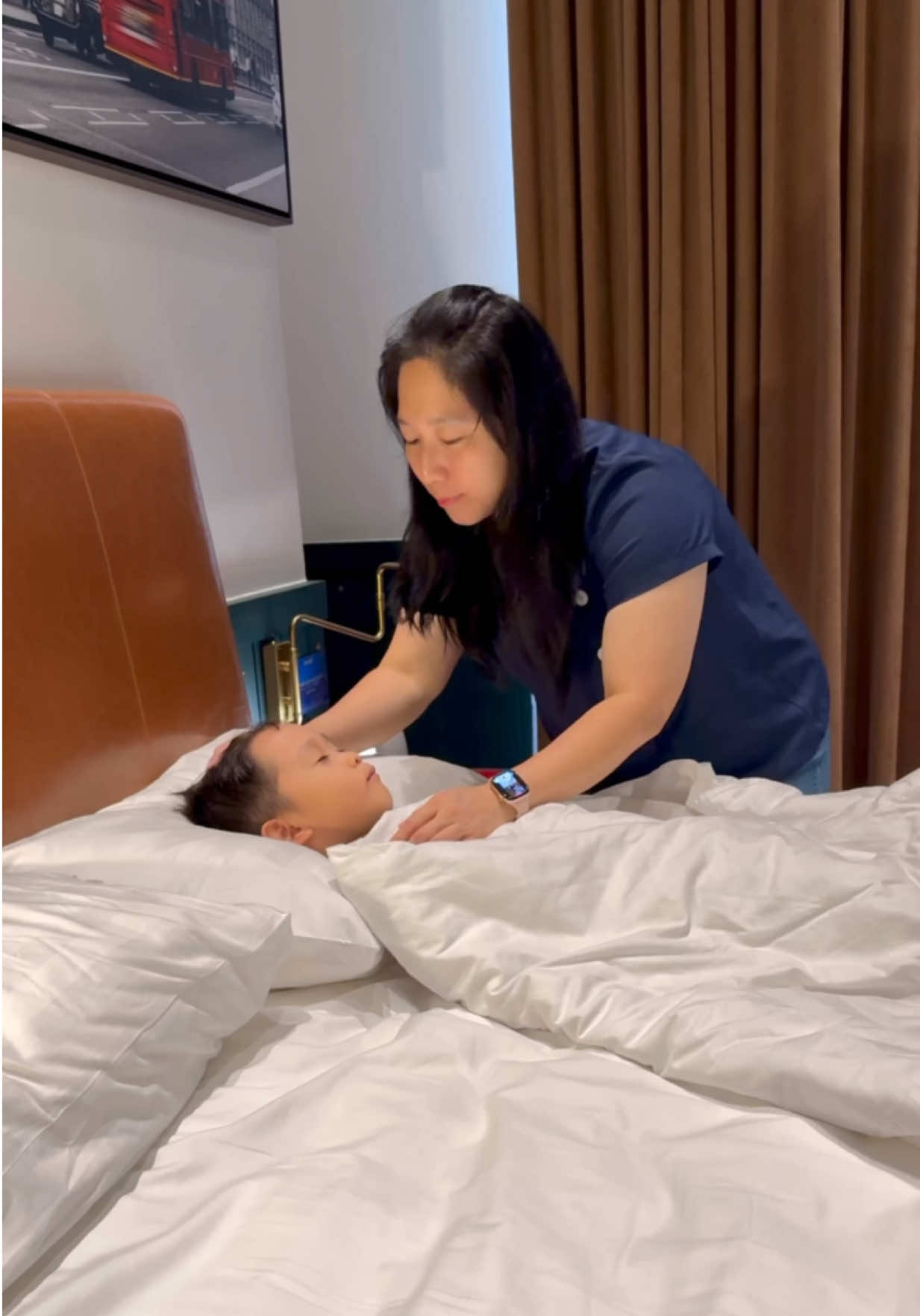 Ada yang sama kayak aku? Anak bolak balik bapil sejak masuk sekolah. Kalau Cello udah bapil, aku selalu oleskan Vicks Vaporub di bagian dada, leher dan punggung untuk bantu meredakan bapilnya. Kalian bisa dapatkan Vicks Vaporub di Indomaret terdekat ya ❤️ #batukpilek #VicksVaporub #ads #paidpartnership 