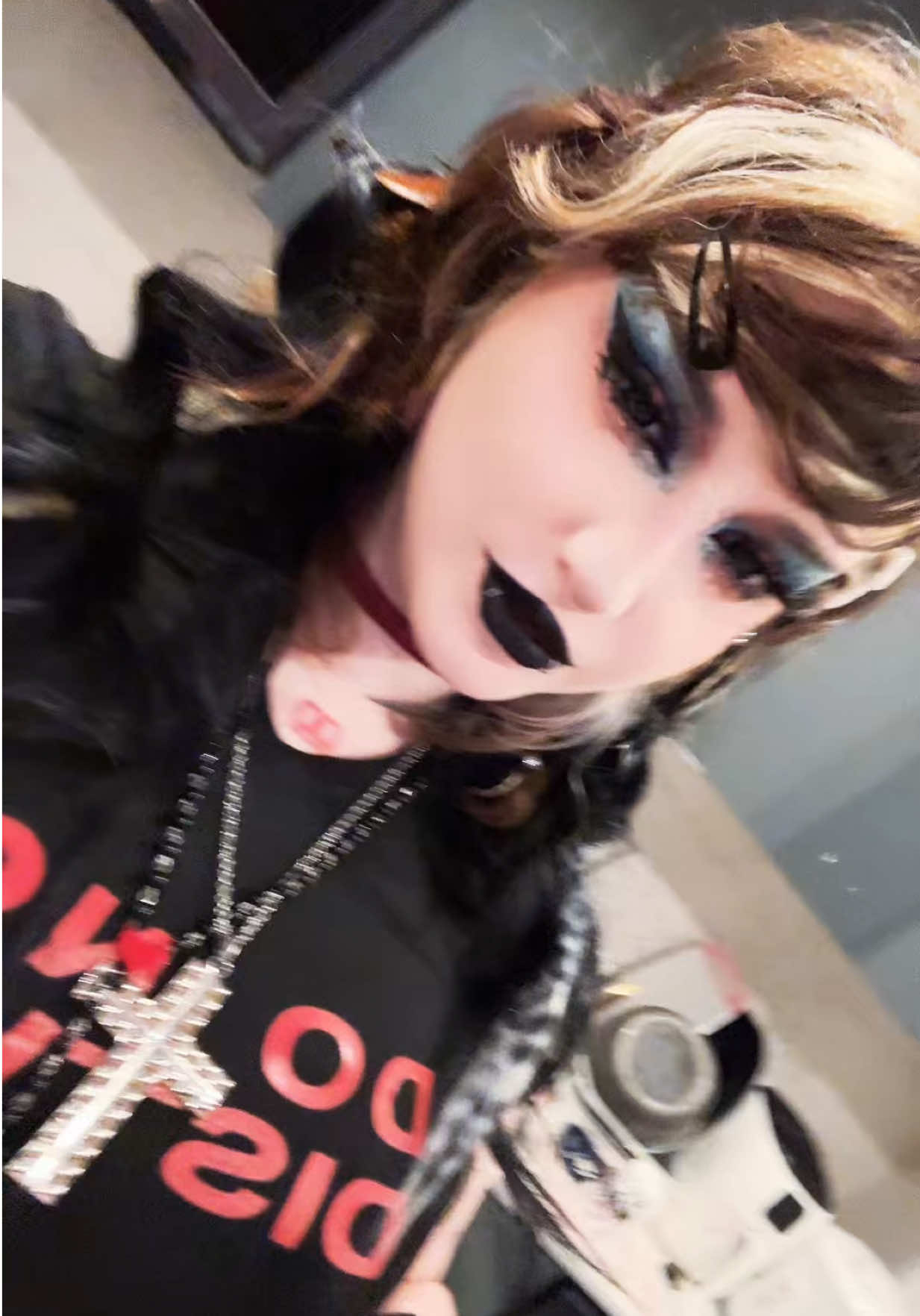 Look at my cute leopard print makeup 