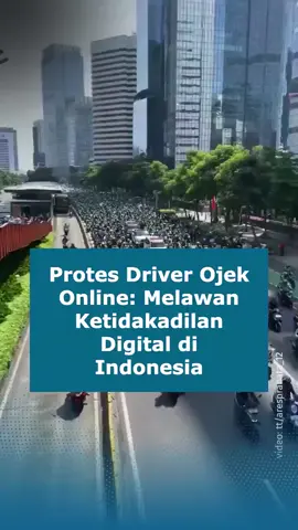 Pada 17 September 2025, ribuan pengemudi ojek online memadati jalan-jalan utama Jakarta dalam aksi unjuk rasa besar-besaran yang dimulai dengan pemadaman aplikasi sebagai simbol solidaritas. Titik konsentrasi massa berpusat di Kementerian Perhubungan, Istana Negara, dan DPR RI. Aksi ini merupakan luapan ketidakpuasan terhadap berbagai kebijakan pemerintah yang dianggap merugikan para pengemudi. Mereka menuntut pengesahan RUU Transportasi Online, pengurangan potongan aplikasi dari 20% menjadi 10%, pengaturan tarif pengantaran yang lebih adil, audit atas potongan 5% oleh aplikator, serta penghapusan fitur yang dinilai merugikan seperti multi order dan argo aceng. Para pengemudi juga menuntut pencopotan Menteri Perhubungan Dudy Purwaghandi dan pengusutan tragedi kematian salah satu rekan mereka secara tuntas. Aksi ini menjadi seruan keras kepada pemerintah untuk segera bertindak demi keadilan dan kesejahteraan para pengemudi ojek online. #aksiunjukrasa #ojekonline #kesejahteraansopir #transportasionline #keadilansosial