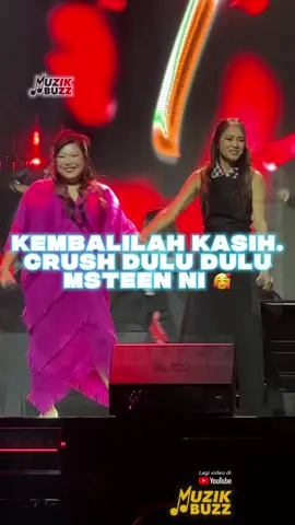 Siapa ingat lagu ni? 30 tahun weh, tapi tulah, tak cukup seorang 🥰😊 🔥 LIVE dari Idea Live Arena, PJ! Malam ni pentas bergegar dengan Konsert WE 4U2C - Bringing Back Da 90’s Flava! 🎶✨ Lagu-lagu legenda macam Fiona, Kami Rappers & I Miss U kembali mengubat rindu, ditambah dengan kejutan istimewa buat semua peminat. 🙌 Siapa dekat sini pun tengah enjoy vibe 90-an malam ni? 😎✌️ Idea Live Arena, Petaling Jaya • 15 September 2025 #muzikbuzzlive #concert #msteen #we4u2c  #Konsert4U2C  