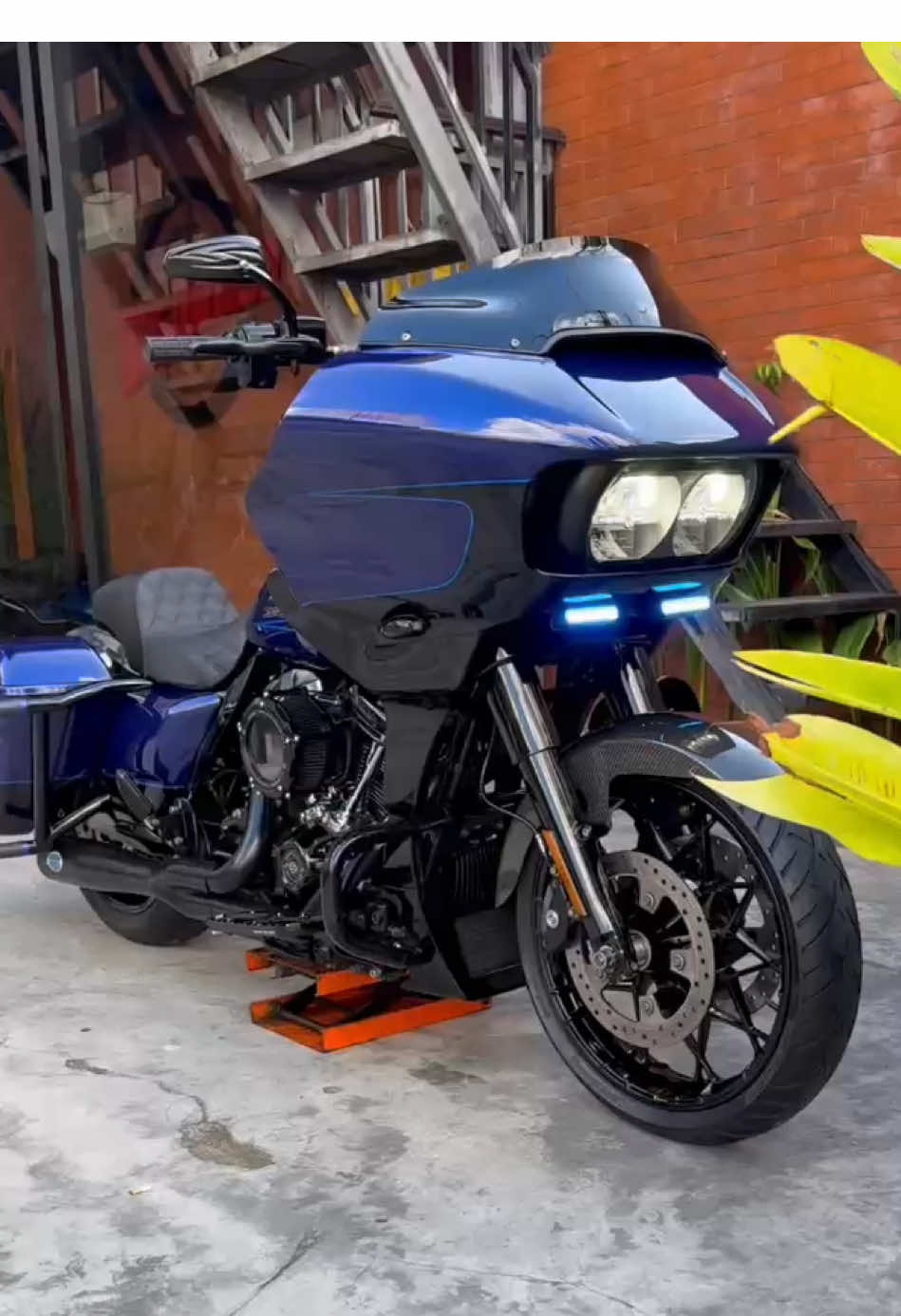 FORSALE‼️BEST PRICE‼️ RoadGlide Special 114-2020 Full Acc - Engine stage II diag4 - Km 8rb - Keyfob 1 - Alarm on  - Abs - Cam gear 475 s&s ( part ori ada ) - Oil pump s&s ( ori ada ) - Camplate s&s ( ori ada )  - Push rod & tappet s&s ( ori ada )  - Front fender carbon ( ori ada )  - Rear fender carbon ( ori ada )  - Air filter cnc - Windshield klockwerks - Riser cnc - Handlebar cnc - Lower fairing - Jok custom step up - Knalpot s&s rep - Floor board cnc - Unit Istimewa - Siap Gass Blarrrr 📲 081217110988 #aufagarage #jualharley #roadglidespecial #roadglide 