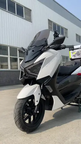 BGB super star GT1000,235 wide rear tire,double swing arm,CBS brake,VOTOL controller,5500w self developed motor,max speed 105km/h,lead acid battery 72V60Ah,max range 110km,lithium battery 72V100Ah,max range 210km,lithium battery 72V150Ah,max range 350km.Max climbing ability 40°，welcome to contact for more details. #motoselectricas  #electromoto  #electricmotorcycle  #motocicletas  #экологичныйтранспорт 