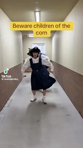 #avantgarde #japanese #dance this dance challenge is even more creepy with the synchronization of the group and when you think this is children of the corn or some horror stuff 😂 #meme 