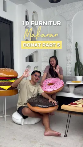 Donat ke 2 udah selesai dilukis sesuai request kalian di komen ☺️🥰 Aku sama nuel pilih donat rasa strawberry yang dikasih meses rainbow ☺️ Tunggu lanjutan food furniture donat selanjutnya ya 😍🥰🍩