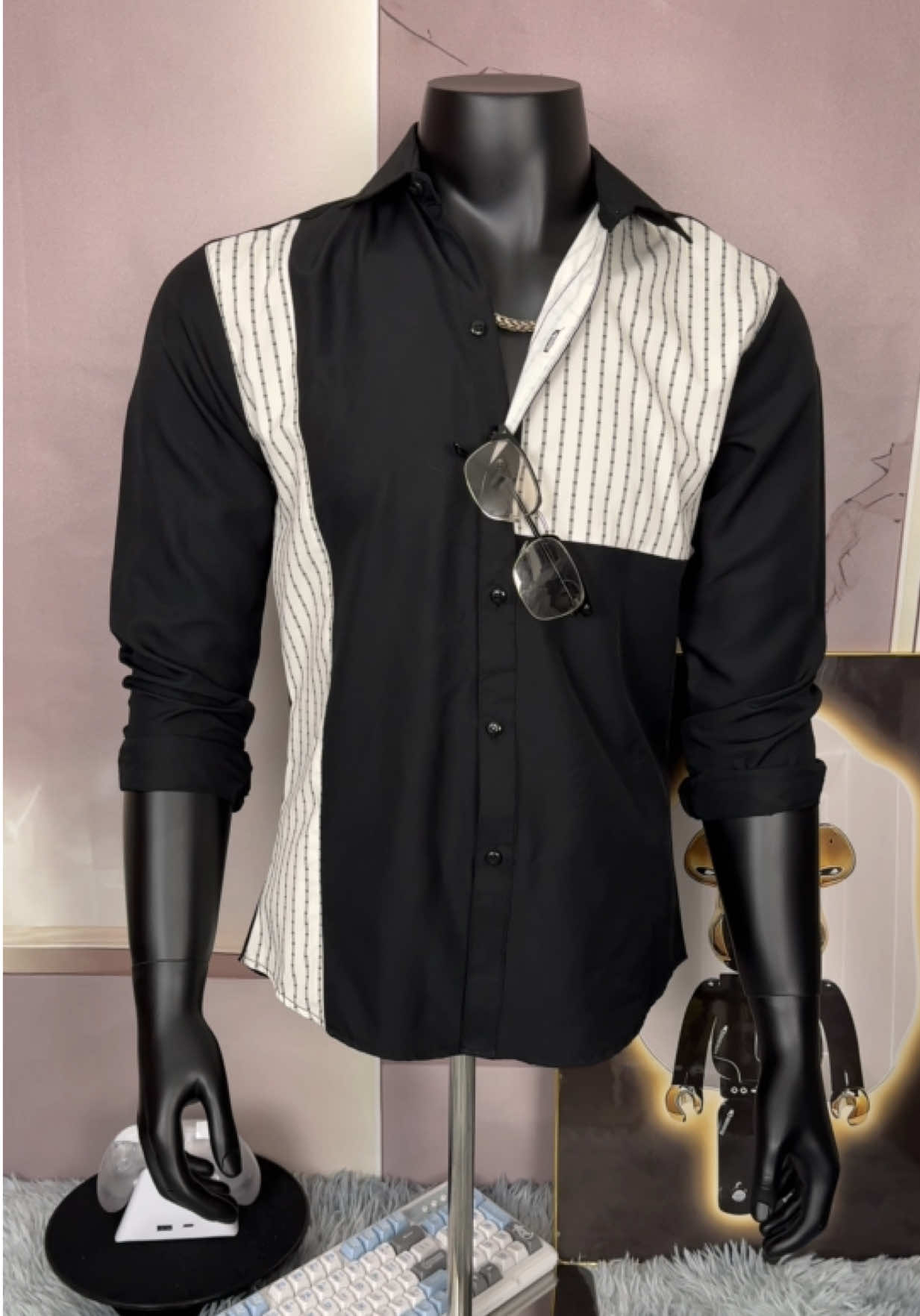 Áo sơ mi tay dài màu đen chất lụa phối sọc thân kiểu sáng sang trọng lịch sự #thoitrangnam #menswear #outfitnam #aosomi #aosomitaydai 