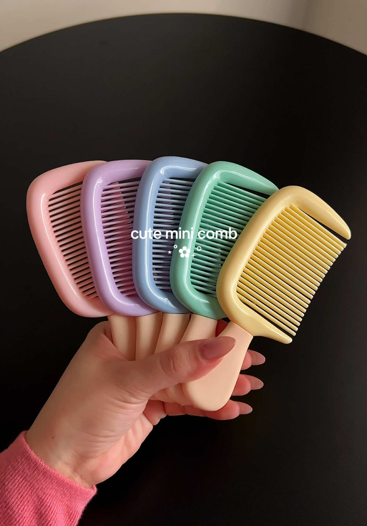 colorful comb 😩💞 so cute!! #haircomb #giftideas #hairbrush #reco #cutie 