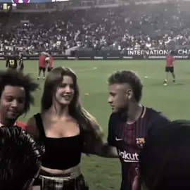 bütün güzel kızlarn hepside bana baktı 😆 #neymarjr #neymar #fypviralシ #edit #keşfet 