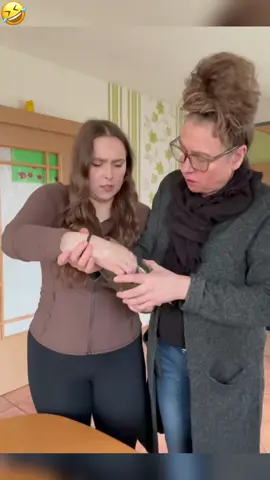 Hand Stuck Prank😂😂#scareprank #fyp #scared #scare #foryou   