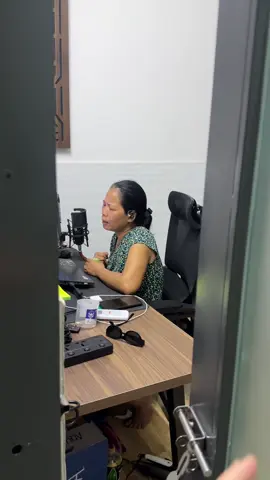 Trả lời @SON TUNG M-TP | SKY POWER “Khi mẹ tôi nghe clip tôi hát… rồi phán 1 câu: Mày sao hát hay bằng mẹ được 🤭”  #beodatmaytroi #cover #sontungmtp #tiktoklive #xuhuongtiktok 