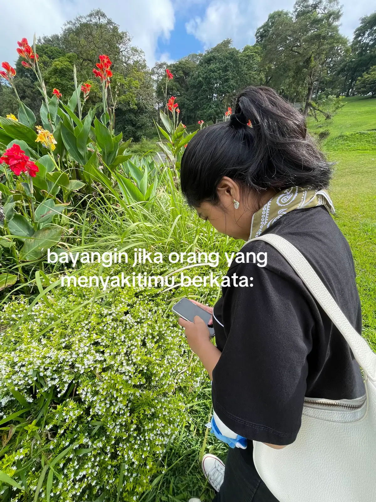 Jadi ini kejadian udah lama, yang balik lagi aku rasain sakitnya, dan akhirnya aku curhat di Chat GBT, then aku lega banget karena aku nemu jawaban yang bkin aku berfikir 