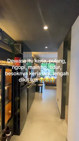 Dewasa itu kerja, pulang, ngopi, main hp, tidur, besoknya kerja lagi, lengah dikit tua 😭😭😭 Tapi jangan sampai tua di kosan ya, minimal harus punya unit apartemen sederhana sebagai aset ya ✨✨✨ #jualapartemen #jualapartemencikarang #apartemennyamandanaman 