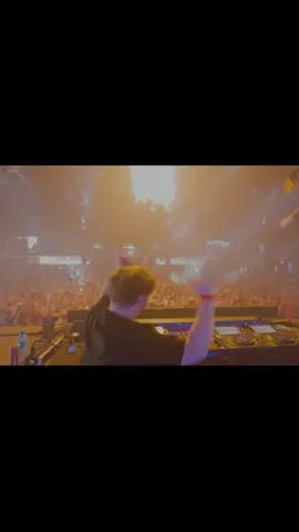 it just keeps you a prisoner of your own mind  #djset #techno 