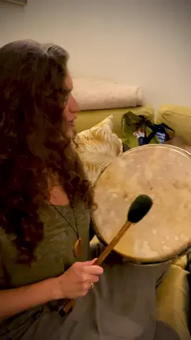 Ptaszęta! Trasa PEŁNIA się zbliża 💛 to będzie nowa opowieść, utkana z pradawnych pieśni, w tym wielu nowo odkrytych i dotkniętych przez nas specjalnie na te wyjątkowe koncerty. Nie możemy się doczekać by się nimi z Wami podzielić ✨ Do zobaczenia w Gdańsku, Wrocławiu, Warszawie, Łodzi, Krakowie, Szczecinie, Poznaniu oraz Tallinie, Rydze, Wilnie i Amsterdamie! *  Birds! The ABUNDANCE tour is coming 💛 it will be a new story, woven from ancient songs, many of them newly discovered and touched by us especially for these special concerts. We can't wait to share them with you ✨ See you soon in Gdańsk, Wrocław, Warsaw, Łódź, Crakow, Szczecin, Poznan as well as Tallinn, Riga, Vilnius and Amsterdam! . . . #laboratoriumpiesni #laboratoriumpieśni #songlaboratory #worldmusic #folkmusic 