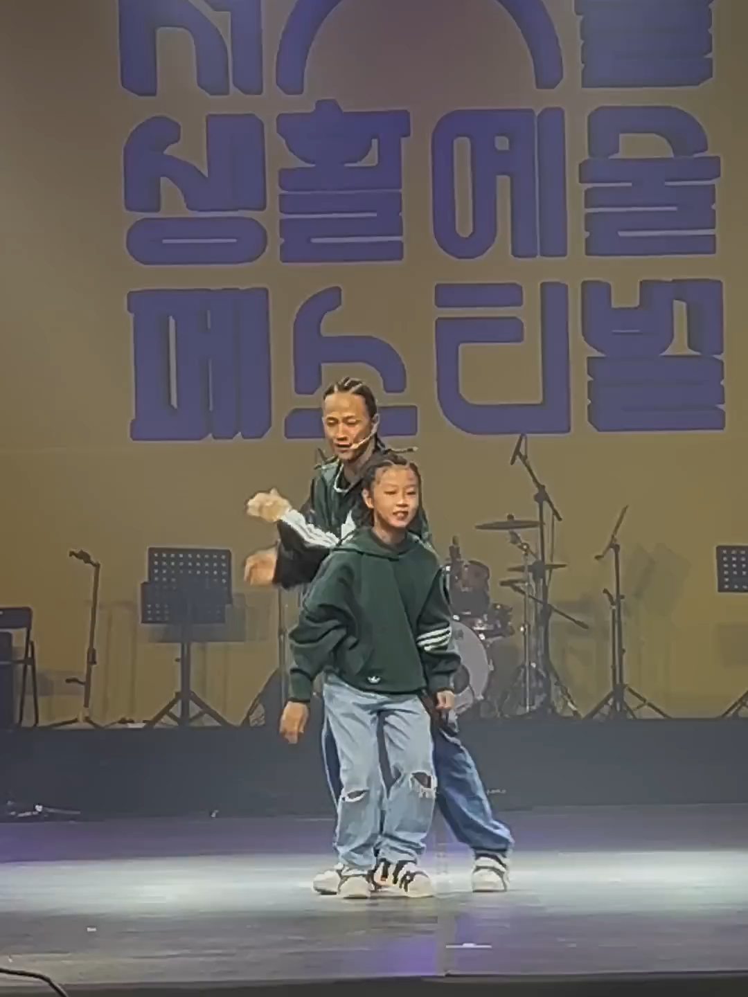 아빠랑 공연하기 근데 아빠가 팝핀현준 ㅋㅋㅋ