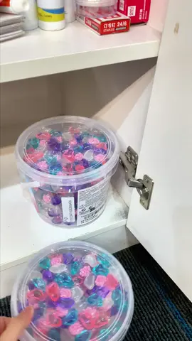 5-in-1 laundry pods these are great. And they smell amazing so affordable #5in1laundrybeads #laundrypods #laundry