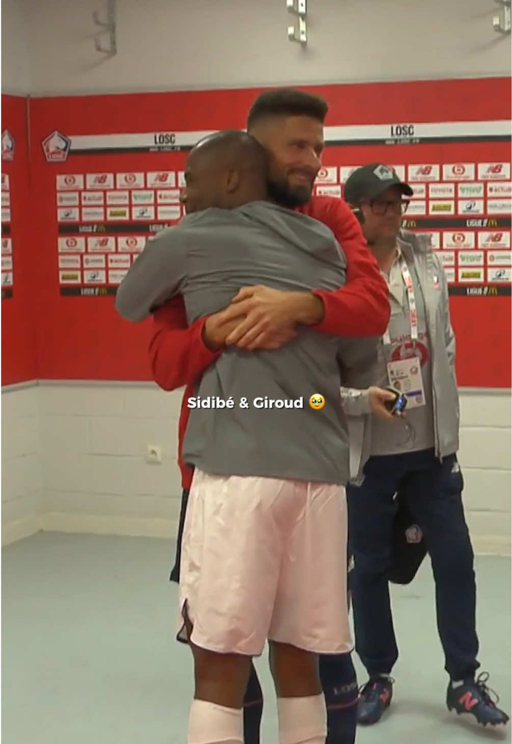 𝐅𝐥𝐚𝐬𝐡𝐛𝐚𝐜𝐤 🥹🏆 Retrouvailles entre nos deux Champions du monde ce week-end ❤️ #LOSC #football #sport #EDF #championdumonde 