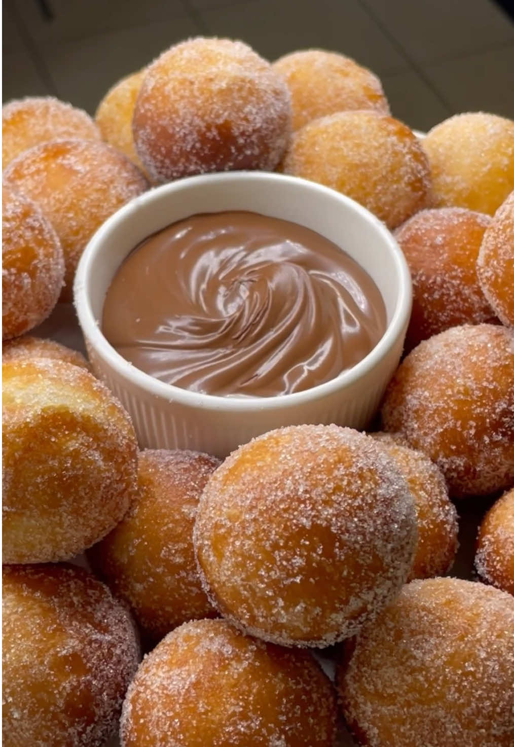 👇 BEIGNETS 👇 . . Doubler les mesures si vous êtes nombreux . . . ⭐ INGRÉDIENTS  - 300g de farine ( T45)  - 30g de sucre + 1 sachet de sucre vanillé  - 125ml de lait tiède  - 6g de levure boulangère déshydratée - 1 œufs - 50g de beurre mou  - 2 de sel  . ⭐ QUANTITÉ : j’ai fais des pâtons de 20g chacuns . ça me fait environ  beignet. ⭐ CUISSON : bain d’huile ( feu moyen)  . ⭐ INSTRUCTIONS 1) diluer la levure dans le lait tiède et laisser agir 5 min environ 2) dansa cuve du robot ( possibilité de faire a la main ) , mélanger farine + sel + sucre + sucre vanillé 3) ajouter ensuite le mélange lait/levure  4) commencer le pétrissage lentement et ajouter l' œuf préalablement battus  5) 3 min plutard on finit par l’ajout du beurre mou. Pétrir environ 10 à 15 min  6) obtention d’une pâte souple et pas trop collante 7) Former une boule et laisser doubler de volume environ 1h30 ou +  8) quand la pâte double de volume , dégazer la  9) 2 options possible soit vous étaler votre pâte à environ 1cm d’épaisseur et à l’aide d’un emporte-pièce vous former vos beignets . Soit comme sur la vidéo vous formez de jolies pâtons environ 20g chacuns + ou - 10) disposer vos pâtons  sur un carré de papier cuisson , ça va permettre de ne pas déformer vos beignets lors du transport vers l’huile  11) couvrir vos pâtons  de torchons et laisser doubler de volume environ 1h  12) direction un bain d’huile température moyenne ( attention à ne pas trop chauffer votre huile au risque d’avoir des beignets cru à l’intérieur) environ 160⁰ 13) une fois doré de chaque côté vos beignets sont prêts ils vont gonfler lors de la cuisson  14) si vous souhaitez enrober vos beignets de sucre il faut le faire tant qu’ils sont encore chaud pour que ça tienne  16) si vous souhaitez mettre du sucre glace il faut attendre qu’ils refroidissent pour que ça tienne bien  17) vous pouvez les fourrer à l’aide d’une poche a douille et d’une douille , en faisant un trou à l’aide d’un couteau au préalable  . . Bon’ap 💞 . . . . . . . . . . . . .. .  #dessert #recettefacile #recette #cuisine #pourtoi 