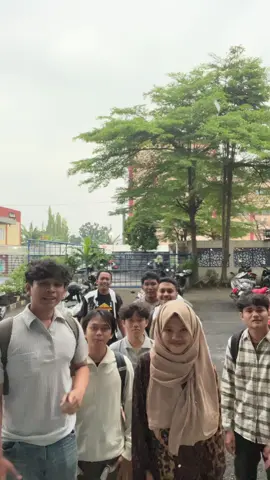 Bersama teman2 kelas aku yang ganteng2#kelasDnihbos #spi24 #uinjakrta #uinganteng