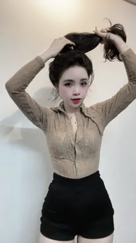 Lên thêm 1 clip hướng dẫn các c búi tóc tròn bồng đẹp chỉ với 2c kẹp nhaaa. Nhanh lắm các c ơiii ☺️☺️ #xh #xuhuong #xuhuongtiktok #fyp #outfit 