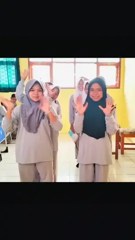 Hi Spensaka students.. Remember today is English Day on Wednesday.. In this occasion let's learn about the Texture and taste of Food with @mrssuzane..  Let's check this video! #englishfunlearning  #englishdayonwednesday #englishday #englishdaydisdikbudkng 