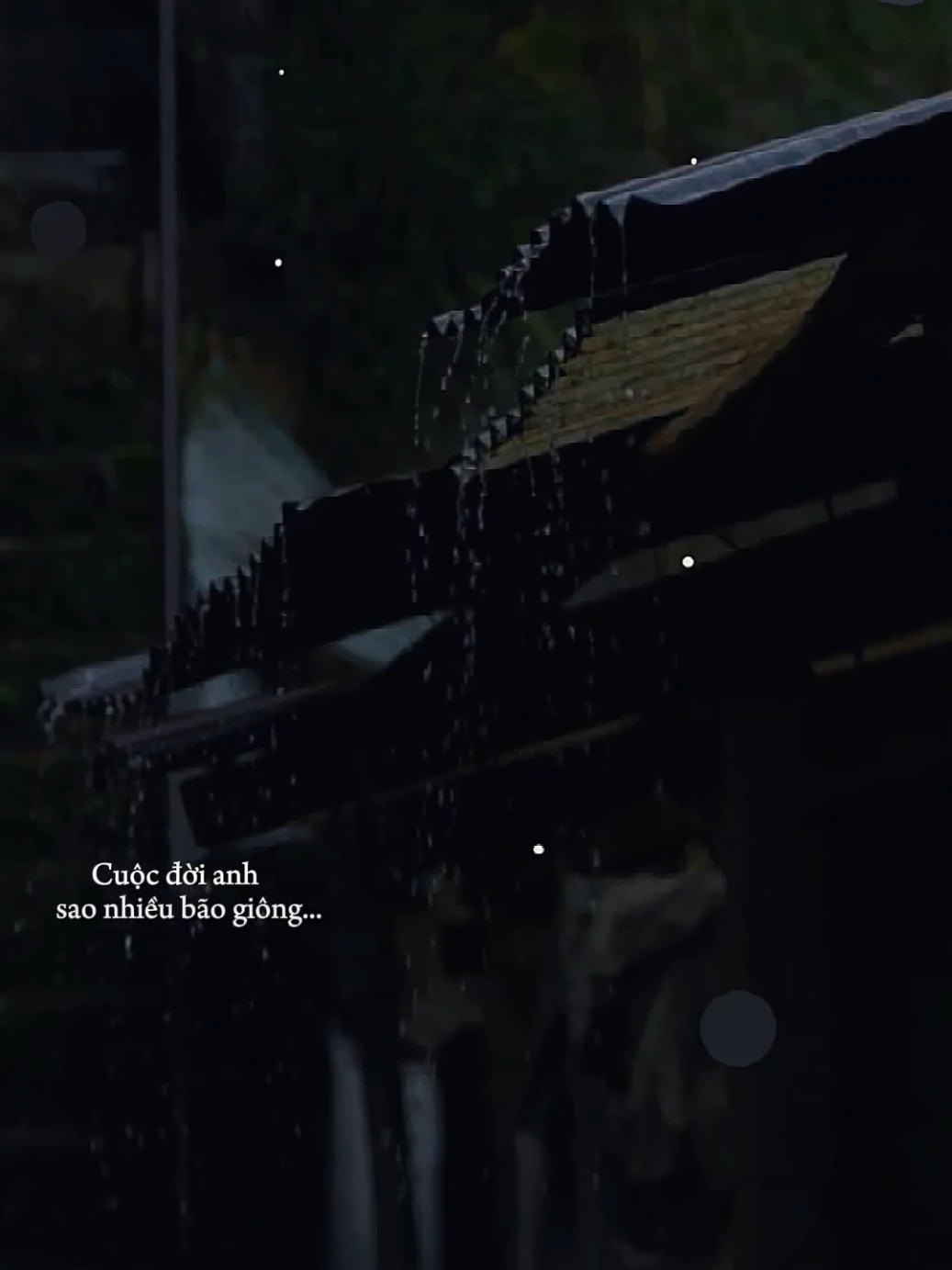 Cuộc đời anh sao nhiều bão giông... Mỗi bước chân là bao muộn phiền... #nhacbuontamtrang #tramcamxuc💔 #maucapcut #phonhac 