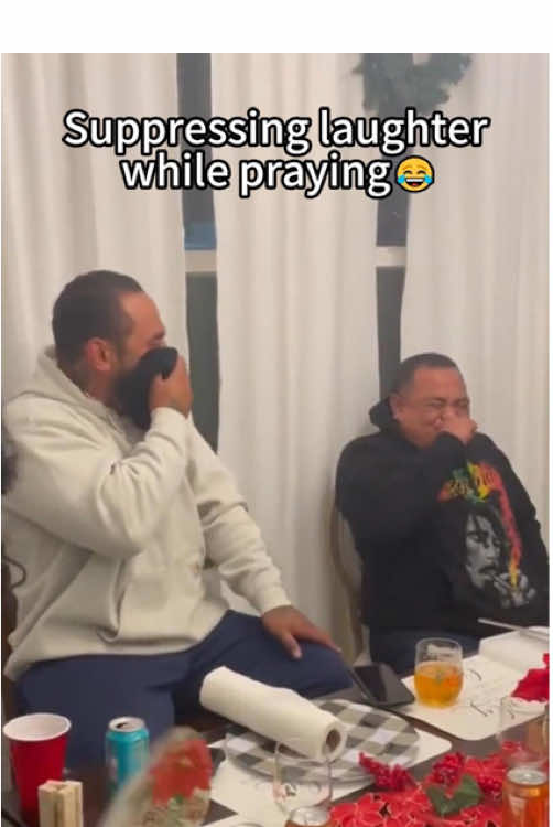 No one can help but laugh while praying.😂#laughing#laugh#serioussituation#contagiouslaugh#peoplelaughing
