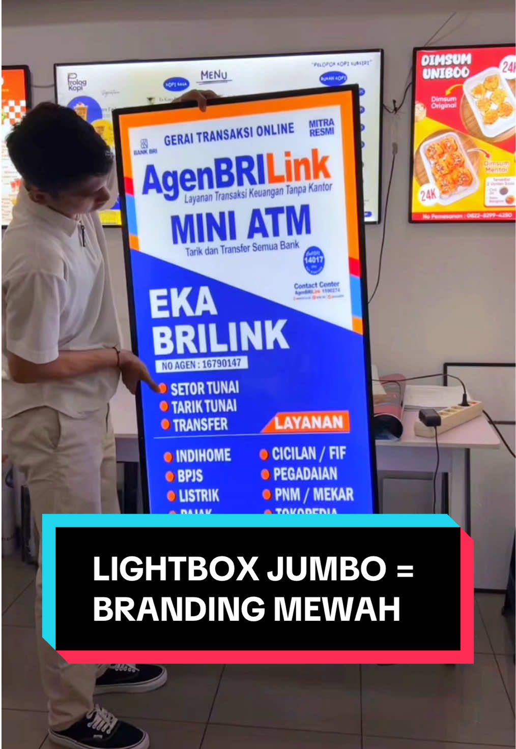 Besar ukurannya, besar juga impact nya! Slim lightbox 60x120 bikin toko kamu makin elegan & dilirik pelanggan. #slimlightbox #leddisplay #lightbox #ledlights #menudisplay 