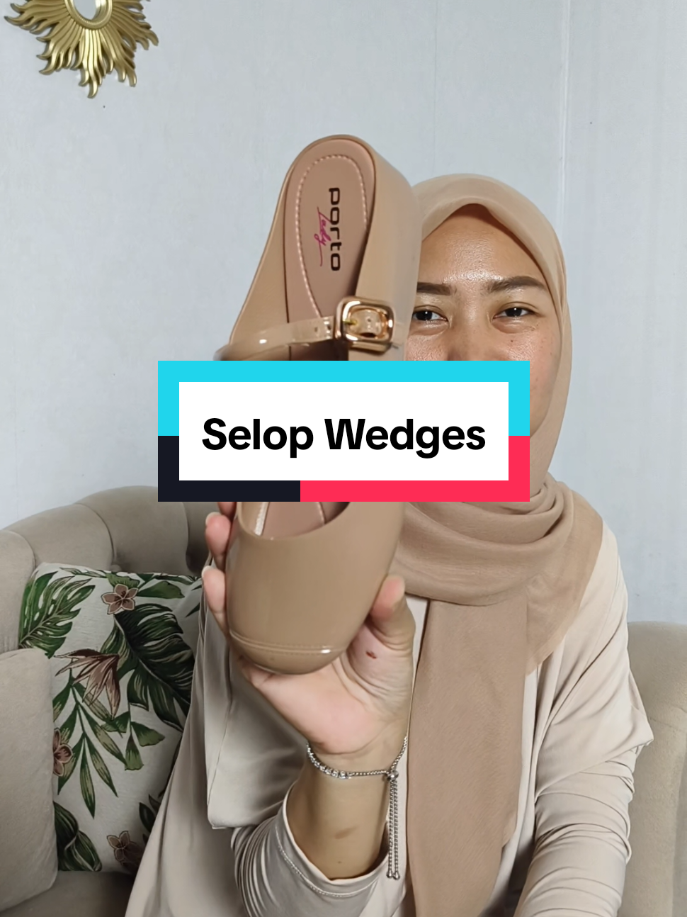 Cuantik poll dan enak dipake, sandal wedges lentur.  #sandal #sandalwanita #sandalwedges #sandaljelly #sandalcantik 
