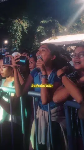 Naka-mini fan na siya! Ibig sabihin, nakalaya na sa malalamig na gabing MAG-ISA. 🤧 #Hatid #TheJuansLive #TheJuans #OPM #hugot @TheJuans_BAND 
