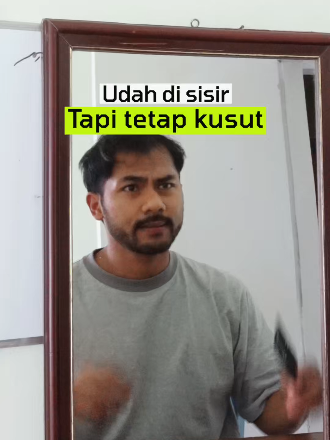 Sekarang uda gaperlu bingung lagi bro kalo rambut susah diatur😎 Lo cukup pake Kahf Matte Sleek Classy Based Pomade bikin rambut lebih stylish  Buruan check out di keranjang kuning sekarang #Kahf #kahfhairstyle #inspirasirambutpria #pomade #pomadeviral #sleekclassy #hairstyle1