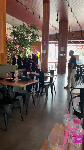 TerkejOed aku 😅 #fyp #brithday #wizzmie #surprise #besty 