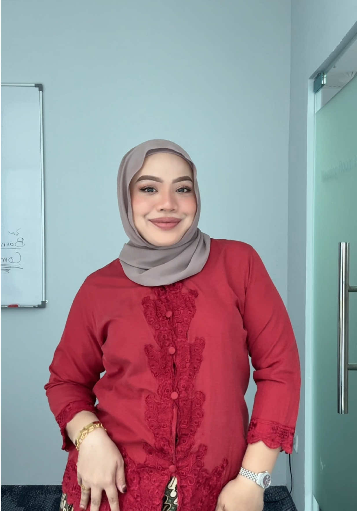 in red kebaya ❤️