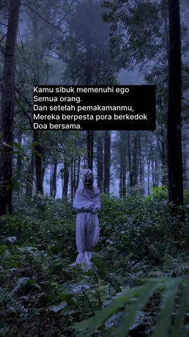 berhenti menyuapi ego semua orang. #pocong #kematian #pengingat #seram #creepy 