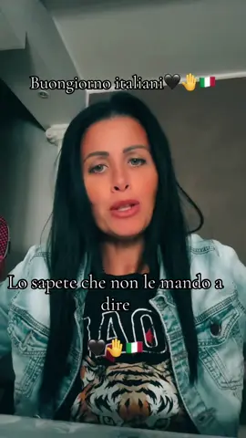Buongiorno italiani🤚🖤🇮🇹#POCHECHIACCHERE🖤🤚🇮🇹🖤🤚🇮🇹🖤🤚🇮🇹🖤🤚🇮🇹🖤🤚🇮🇹 @Regina nera non molla 🖤 @silviacuorenerissimo @Reginanera🖤 