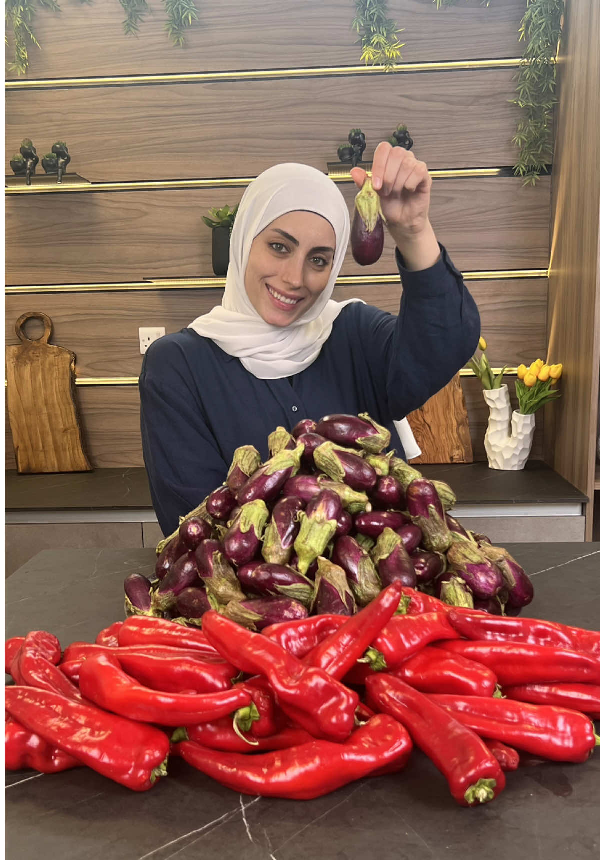 ⁨	مكدوس البتنجان😍🔥🔥🔥 . المقادير حسب الكمية لي انا عملتا: ١٠ كيلو بتنجان ملح خشن . الحشوة: ٤ كيلو فليفلة حمرا مونّسة حر حسب الرغبة  كيلو جوز راس توم مهروس ملح نص كوب زيت زيتون  . السلق بعد الغلي ٧ دقايق. لازم تتخلصوا من المي كتير منيح او رح يحمض معكن المكدوس بعد فترة ويصير يعمل طبقة بيضا عالوج. #وصفات_نور_الحاج  #كويت  #مونة  #مكدوس⁩#tastylicious_by_nour 