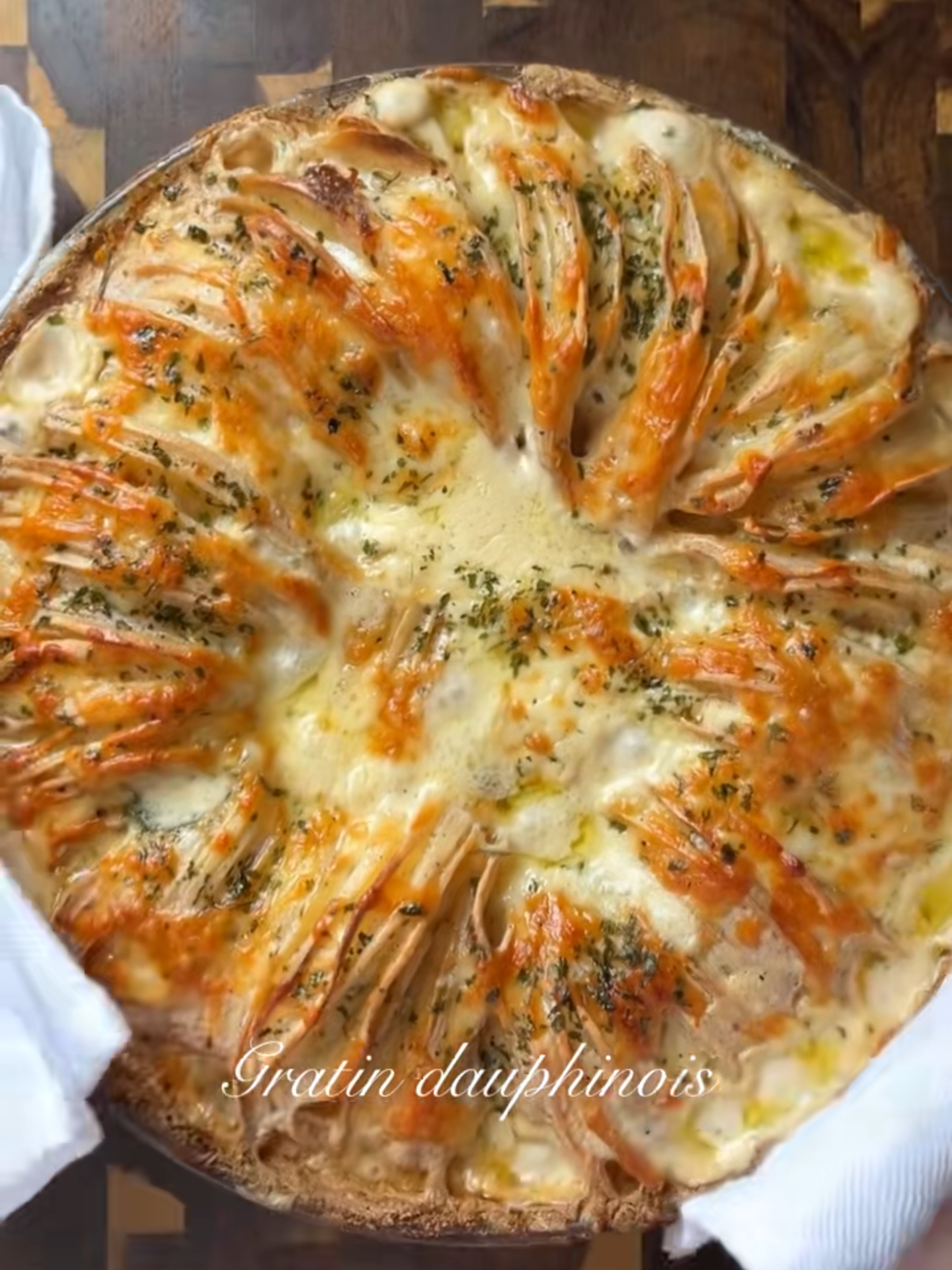 Patatatouille? Gratin dauphinois #gratindauphinois #gratinpommedeterre #Foodie #cooking #Recipe  Credits: @_nada_dl