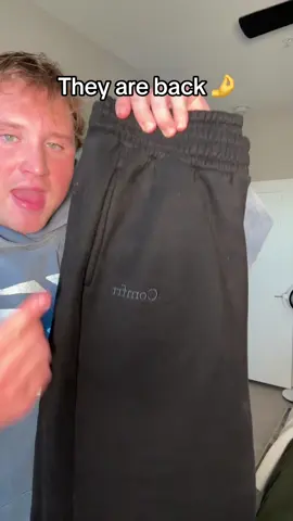 The straight leg baggy sweatpants from Comfrt Clothing are back in stock. #comfrtclothing #comfrt #sweatpants #baggysweats #comfrtsweatpants 