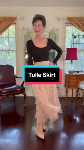 I’m ready for the ballet in this heavenly ruffled tulle skirt! Don’t miss the new fashion hack for a fitted blazer! #nightoutoutfit #styleinspo #fashionhacks #tulle #grwm 