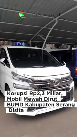 Kejaksaan Negeri Serang menyita satu unit mobil mewah milik Direktur Utama PT Serang Berkah Mandiri, Isbandi Ardiwinata. Penyitaan dilakukan setelah Isbandi ditetapkan sebagai tersangka kasus korupsi penyalahgunaan jabatan. #bantennews #tiktoknews 