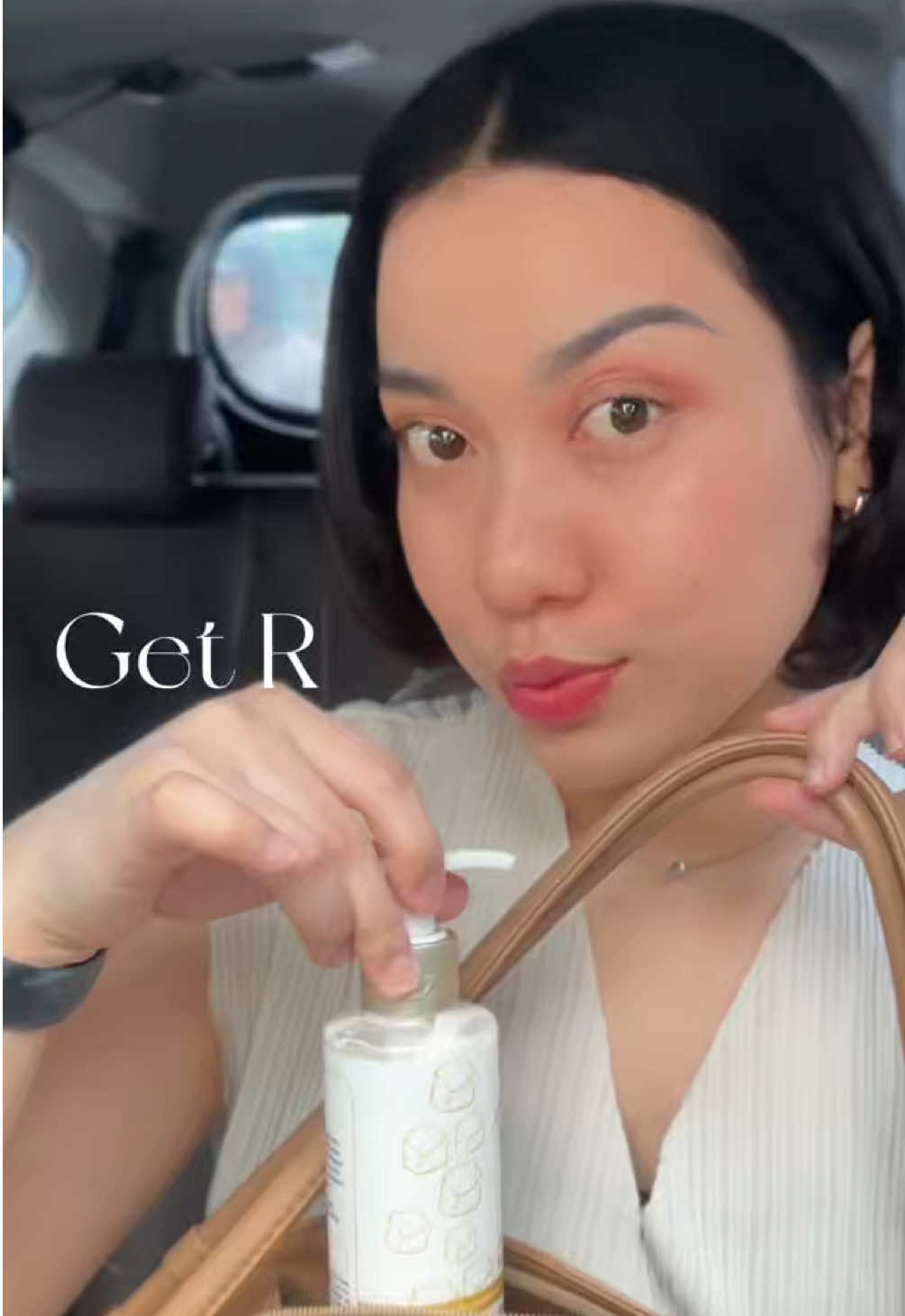 Get ready with me with my fav japanese lotion from ez white 🤍 @ezwhite  #pilihyangpasticerah  #cerahitupilihan #tofulotionezwhite 
