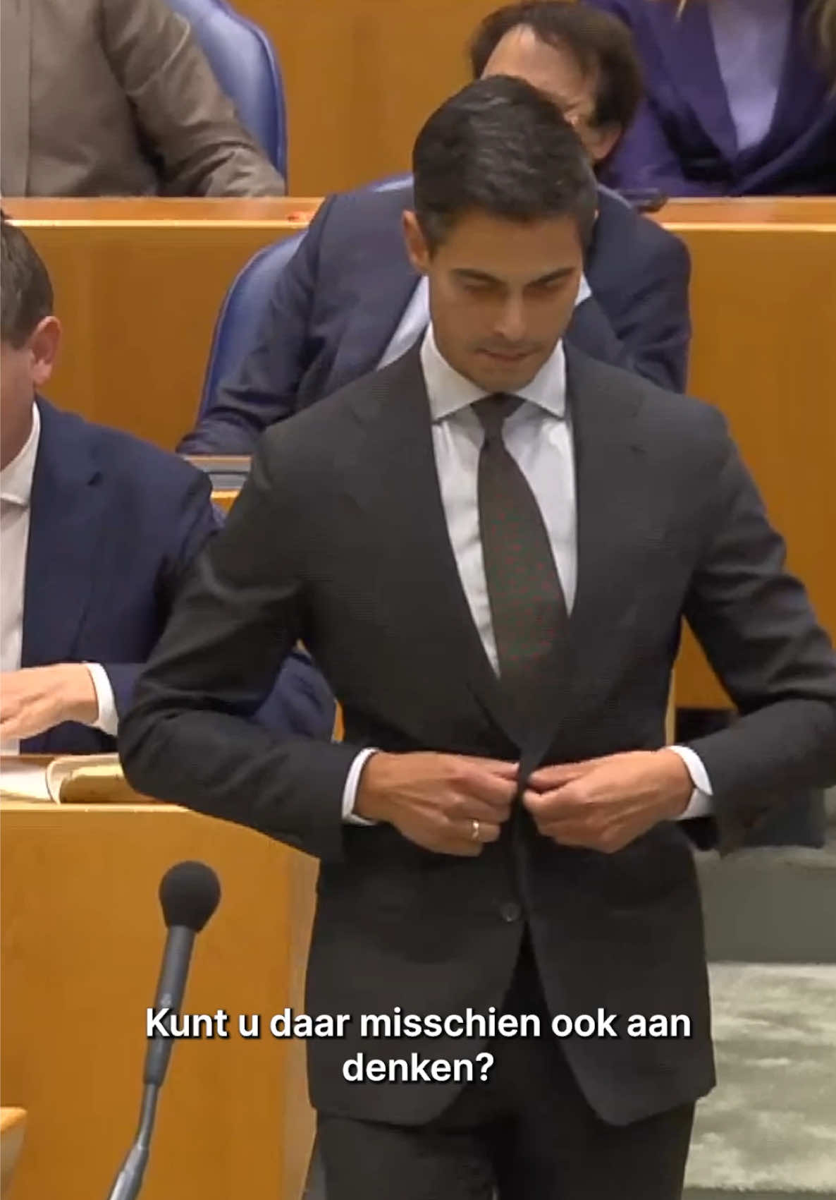 37 handjes bleven naar beneden dus kom mij niet aan met praatjes, meneer Wilders.  #APB2025 #politiek #D66 