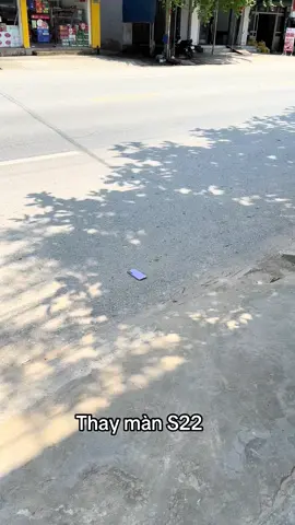 Thay màn S22