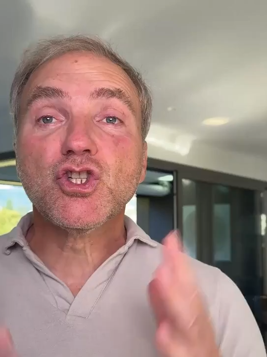 Changer d’expert-comptable, c’est ton droit. Pas de drame, pas de guerre, pas de stress : c’est ultra simple quand on connaît les règles. Que tu sois lassé du prix, de la qualité, du suivi ou juste de l’envie de voir ailleurs, tu peux le faire, et on t’explique comment. #entrepreneur #expertcomptable #changerexpertcomptable #comptafacile #comptabilité #gestionentreprise