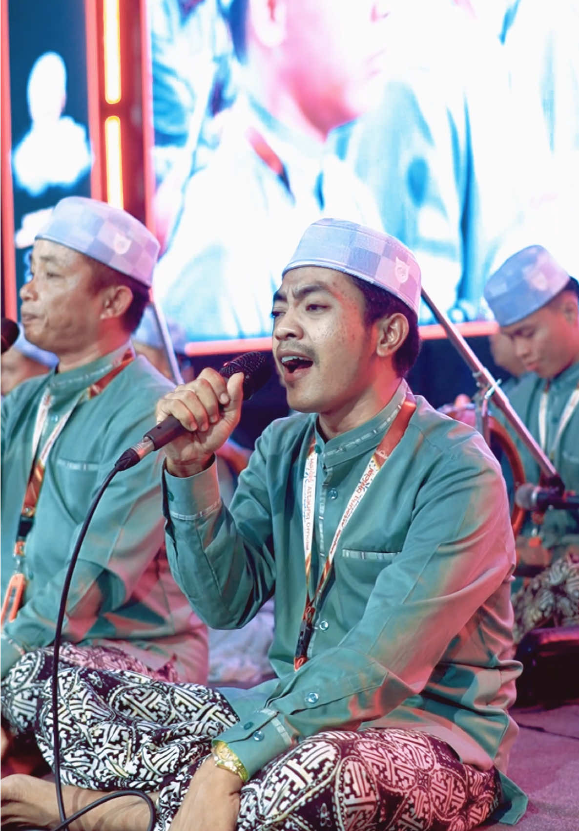 Qosidah burdah ala jawa #attaufiqlovers #attaufiqmadura #mejelisattaufiq #hadrohattaufiq #attaufiqstory @attaufiqstory @Hadroh Attaufiq @MAJLIS AT-TAUFIQ 