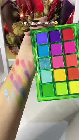 Grabe ang pigment🥹😭 #eyeshadow #pigmentedeyeshadow #ucanbeeyeshadow #rainboweyeshadow #trending 