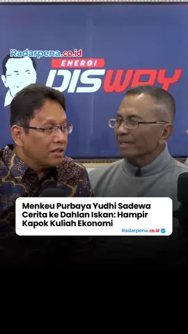Purbaya Yudhi Sadewa pernah mengaku hampir menyerah saat menempuh studi doktor ekonomi di Purdue University, Amerika Serikat. Dalam Energi Disway Podcast bersama Dahlan Iskan sekitar 10 bulan lalu, ia menceritakan bagaimana tiga bulan pertama kuliahnya terasa begitu berat. “Saya pikir ekonomi itu gampang. Begitu belajar kapok saya pak, tiga bulan pertama sudah mau keluar, nggak ngerti-ngerti,” ujar Purbaya. Ia mengaku sebelumnya tidak pernah belajar ekonomi secara mendalam, namun langsung menghadapi perkuliahan tingkat Ph.D.  Demi mengejar ketertinggalan, hampir setiap hari ia habiskan waktu di perpustakaan dari pagi hingga malam. Disertasinya berfokus pada The Effect of Exchange Rate on FDI (Foreign Direct Investment), yang menurutnya masih relevan digunakan hingga sekarang. Kini, pengalaman panjang tersebut menjadi bekal Purbaya dalam menjalankan tugas barunya. Presiden Prabowo Subianto resmi melantiknya sebagai Menteri Keuangan menggantikan Sri Mulyani Indrawati di Istana Negara, Senin (8/9/2025). —-  #Radarpena #Radarpenanews #PurbayaYudhiSadewa #MenteriKeuangan #PrabowoSubianto 